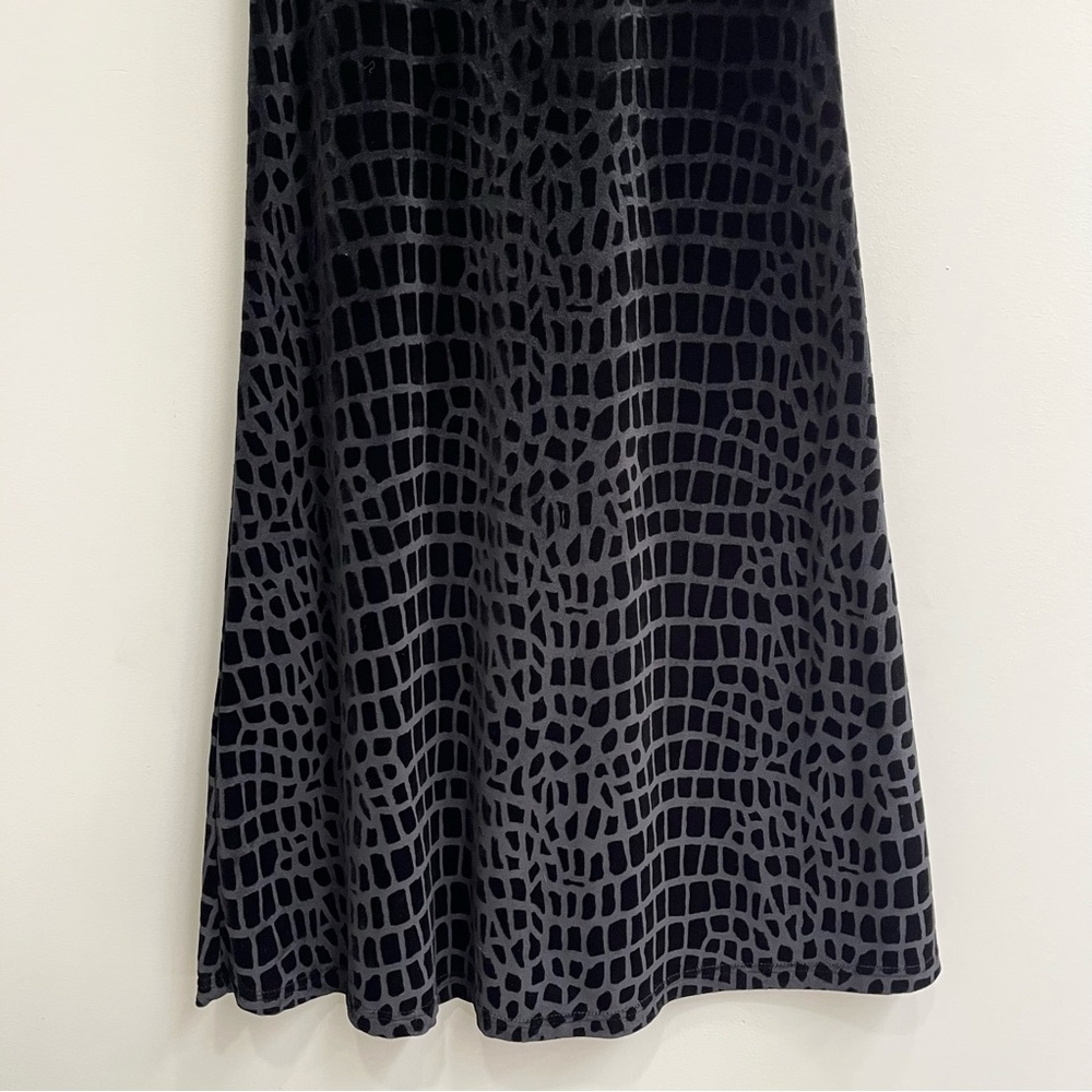 Vintage black sleeveless burnout velvet maxi dress with a crocodile print - Picture 6 of 12